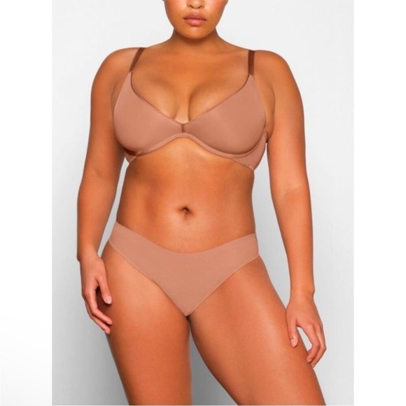 Skims Weightless Scoop Bra Size 44A - Picture 1 of 8
